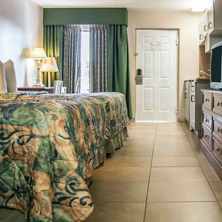 Rodeway Inn Clearwater-Dunedin Exterior foto
