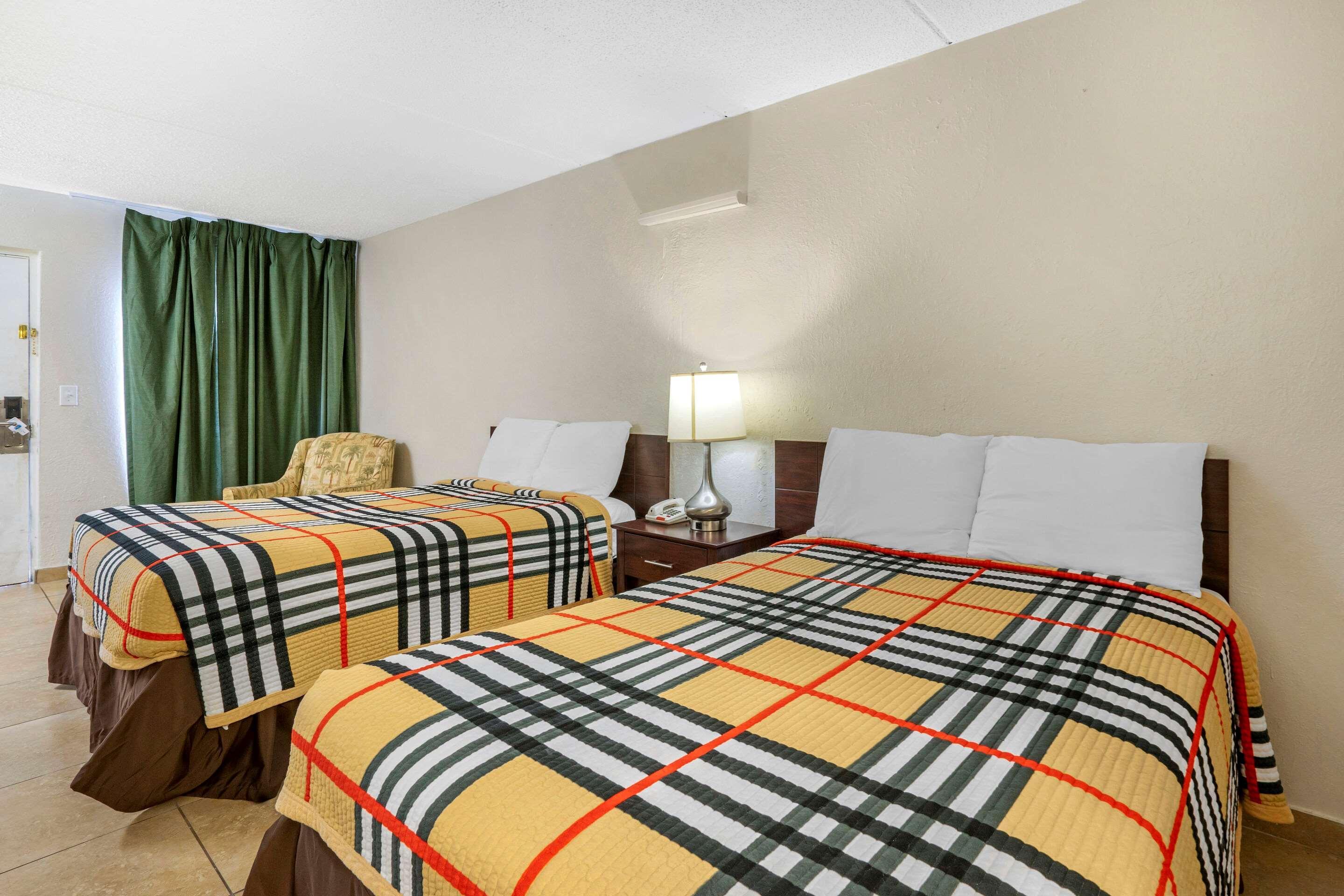 Rodeway Inn Clearwater-Dunedin Exterior foto