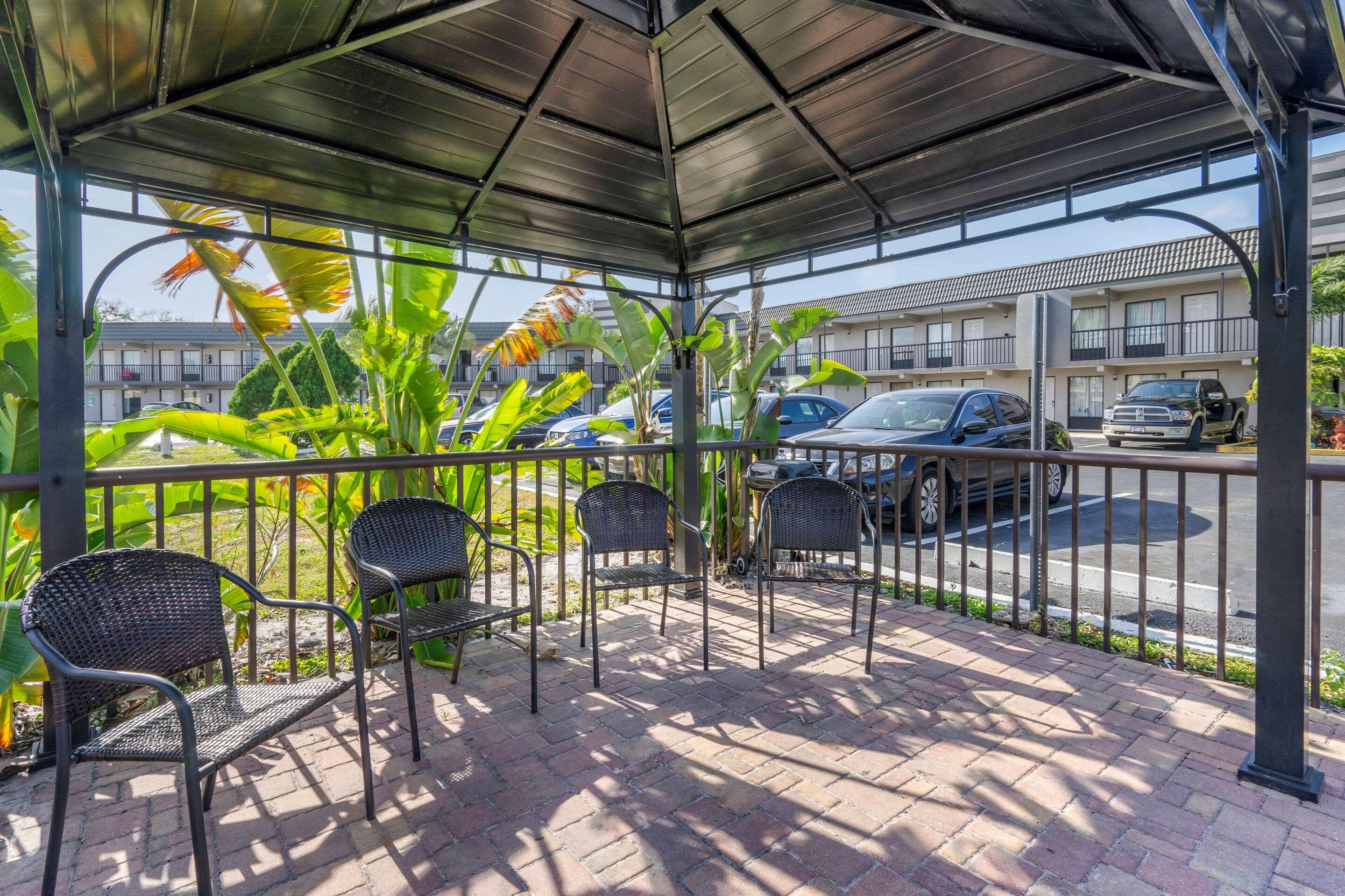 Rodeway Inn Clearwater-Dunedin Exterior foto