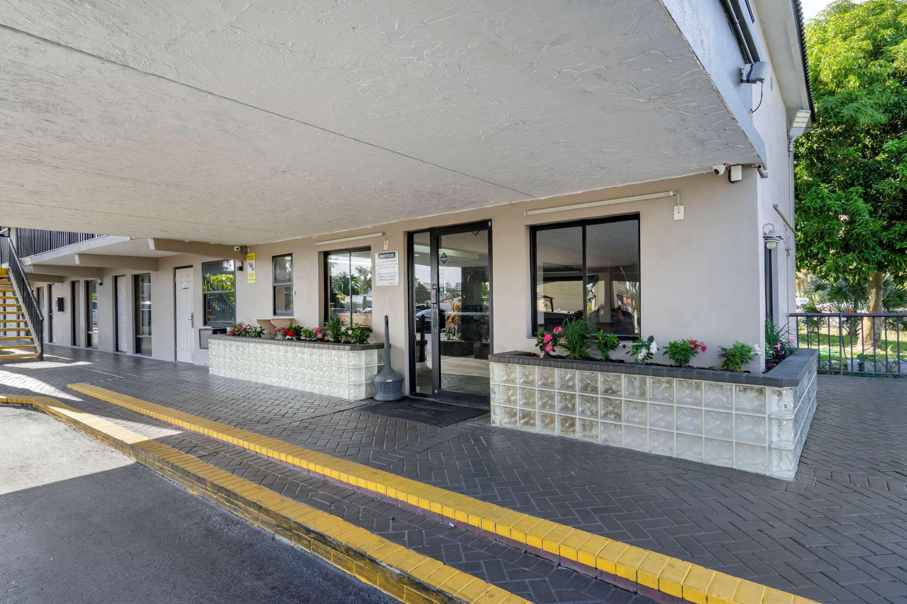 Rodeway Inn Clearwater-Dunedin Exterior foto